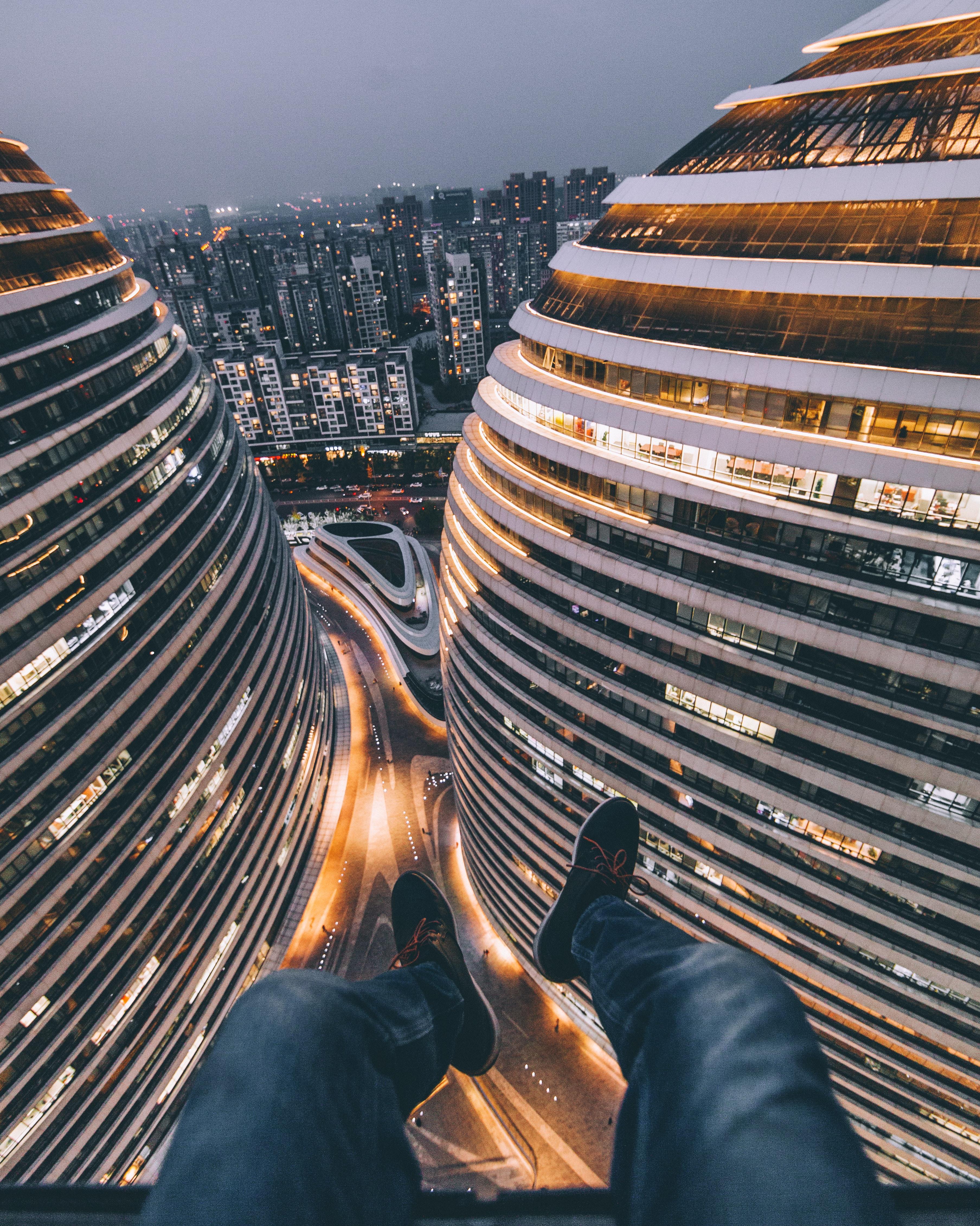 Le premier qui, ayant enclos un terrain, s’avisa de dire : ceci est à moi, et trouva des gens assez simples pour le cro...